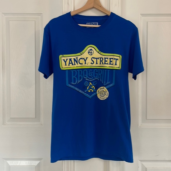 LootCrate MARVEL YANCY STREET TEE - Picture 1 of 8